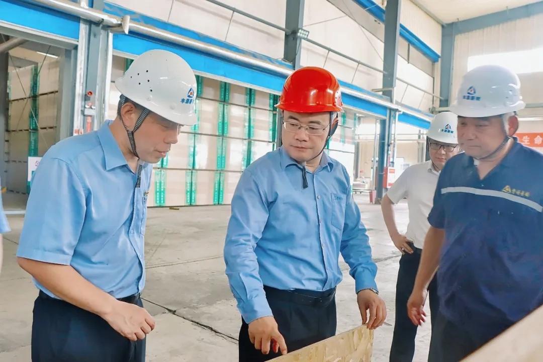 要闻 | 王亚洲到新材公司督导工作